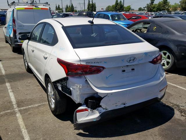 3KPC24A30JE025383 - 2018 HYUNDAI ACCENT SE WHITE photo 3