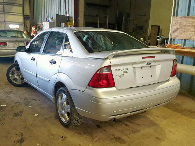 1FAHP34N27W362172 - 2007 FORD FOCUS ZX4 SILVER photo 3