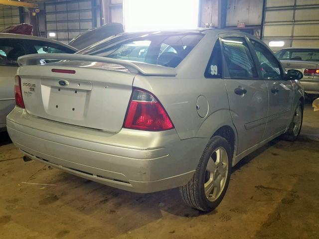 1FAHP34N27W362172 - 2007 FORD FOCUS ZX4 SILVER photo 4