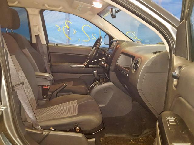 1J4NF1FB5BD212479 - 2011 JEEP COMPASS SP ნაცრისფერი ფოტო 5