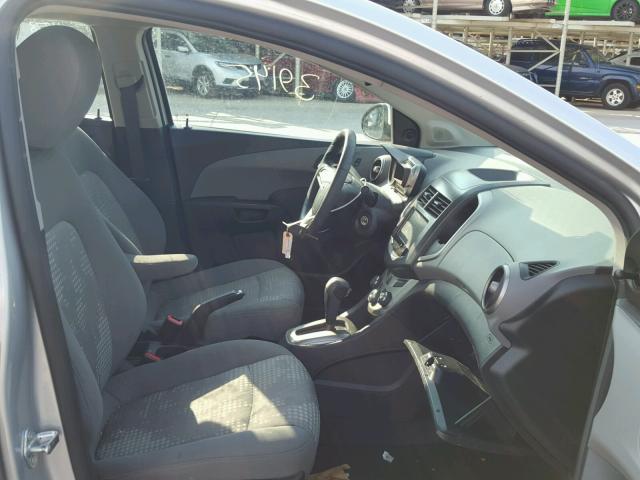 1G1JA5SH5E4206036 - 2014 CHEVROLET SONIC LS 银色 照片 5