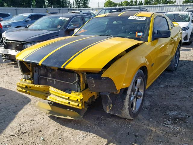 1ZVFT82H465223122 - 2006 FORD MUSTANG GT YELLOW photo 2