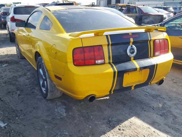 1ZVFT82H465223122 - 2006 FORD MUSTANG GT YELLOW photo 3