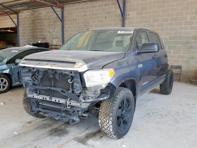 5TFDW5F10HX594864 - 2017 TOYOTA TUNDRA CRE GRAY photo 2