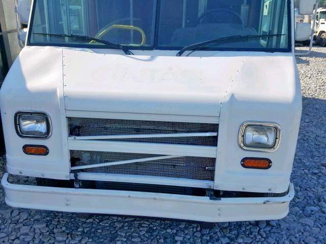 4UZAANBW21CJ13699 - 2001 FREIGHTLINER CHASSIS M WHITE photo 7