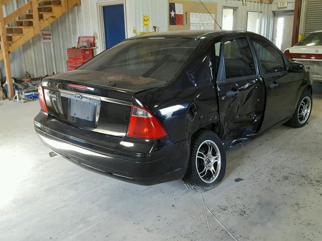 1FAFP34N67W259344 - 2007 FORD FOCUS ZX4 BLACK photo 4