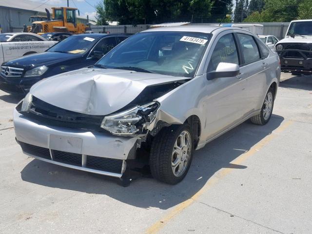 1FAHP36N89W159190 - 2009 FORD FOCUS SES SILVER photo 2