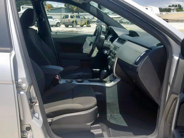 1FAHP36N89W159190 - 2009 FORD FOCUS SES SILVER photo 5