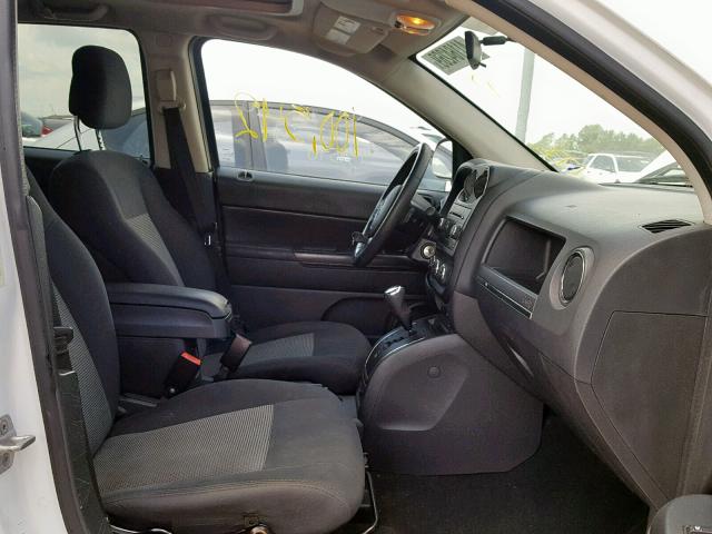 1J4NT1FA3BD246579 - 2011 JEEP COMPASS SP 白色 照片 5