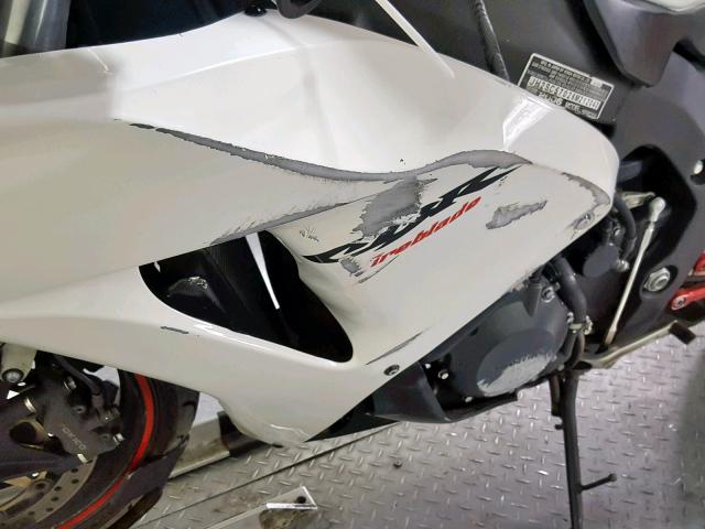 JH2SC57026M212040 - 2006 HONDA CBR1000 RR WHITE photo 17