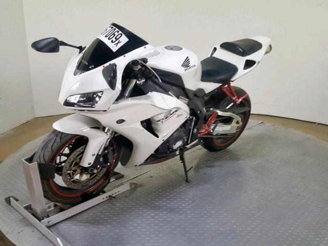 JH2SC57026M212040 - 2006 HONDA CBR1000 RR WHITE photo 4