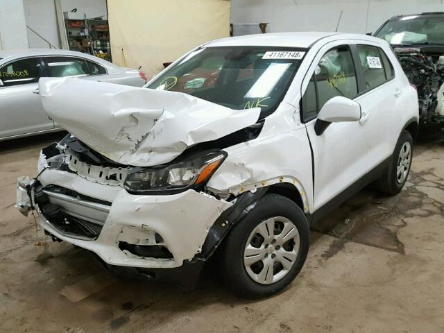 KL7CJKSB8JB620361 - 2018 CHEVROLET TRAX LS WHITE photo 2