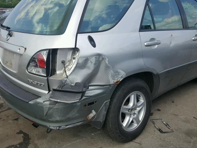 JTJHF10U830295568 - 2003 LEXUS RX 300 SILVER photo 9