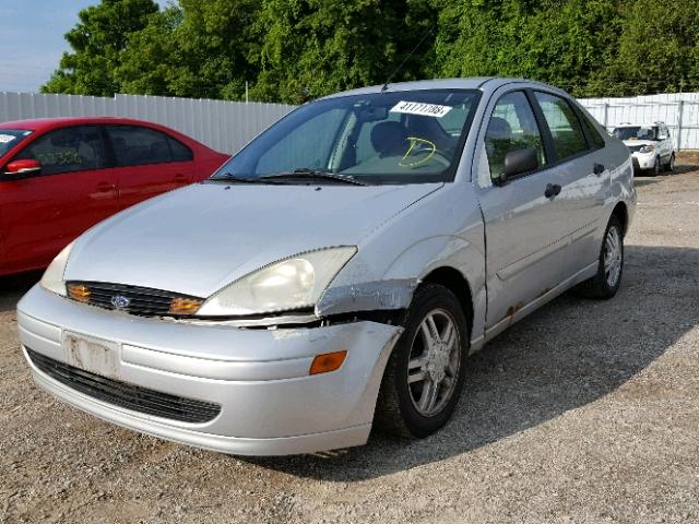 1FAFP3837YW324227 - 2000 FORD FOCUS ZTS SILVER photo 2