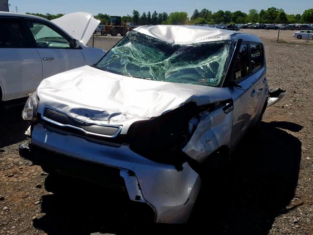 KNDJN2A22G7876023 - 2016 KIA SOUL SILVER photo 2