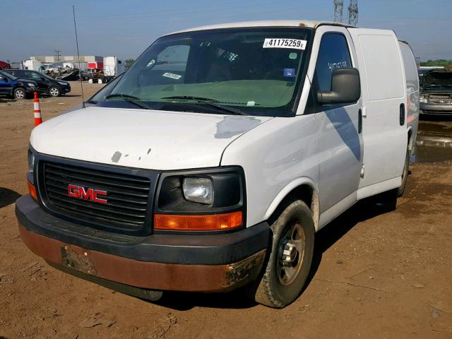 1GTFH15T371172670 - 2007 GMC SAVANA G15 WHITE photo 2