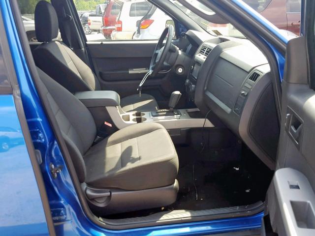 1FMCU9DG8CKA70430 - 2012 FORD ESCAPE XLT BLUE photo 5