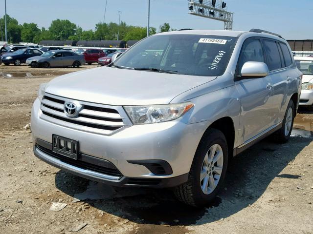 5TDZA3EH5CS019780 - 2012 TOYOTA HIGHLANDER SILVER photo 2