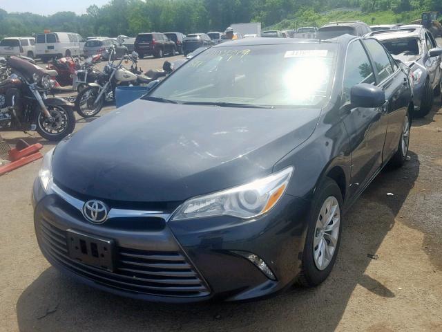 4T4BF1FK8FR451072 - 2015 TOYOTA CAMRY LE GRAY photo 2