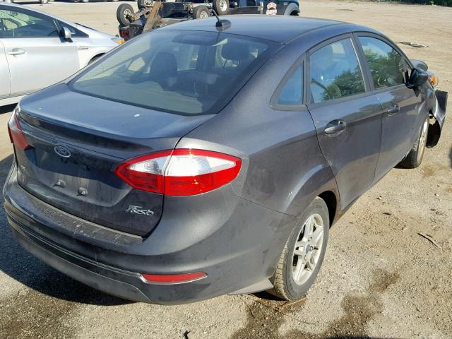 3FADP4BJXJM126154 - 2018 FORD FIESTA SE GRAY photo 4