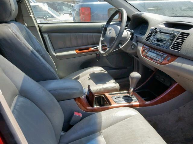 JTDBE30K320059110 - 2002 TOYOTA CAMRY LE RED photo 5