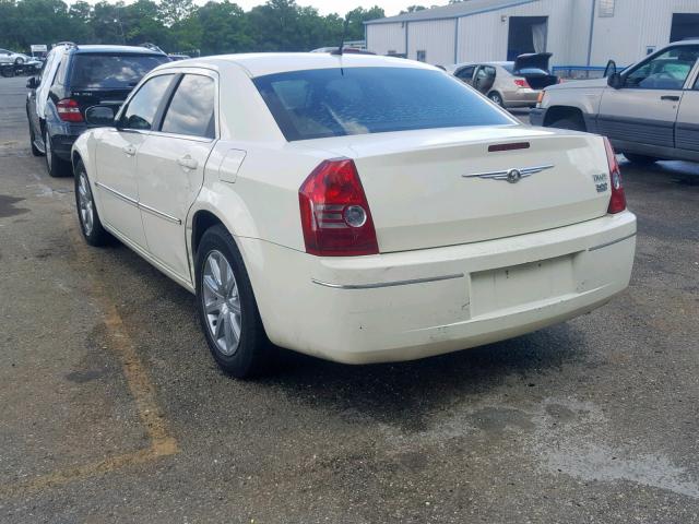 2C3LA53G98H224606 - 2008 CHRYSLER 300 TOURIN WHITE photo 3