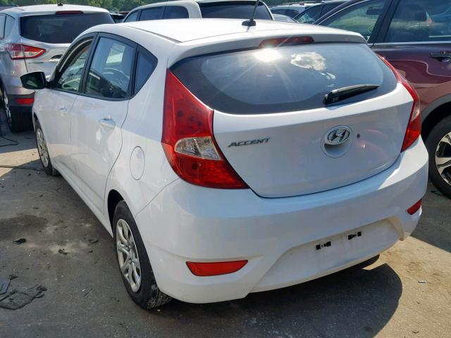 KMHCT5AE1HU323002 - 2017 HYUNDAI ACCENT SE WHITE photo 3