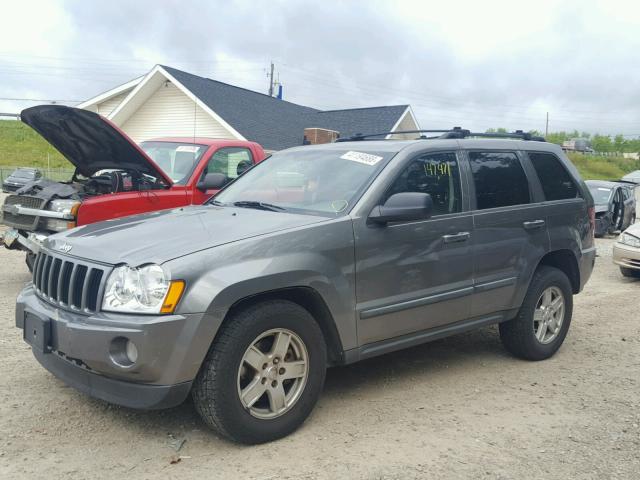 1J8GR48K67C695507 - 2007 JEEP GRAND CHER GRAY photo 2