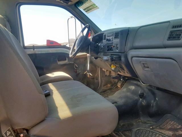 3FRWF75F77V509893 - 2007 FORD F750 SUPER WHITE photo 5