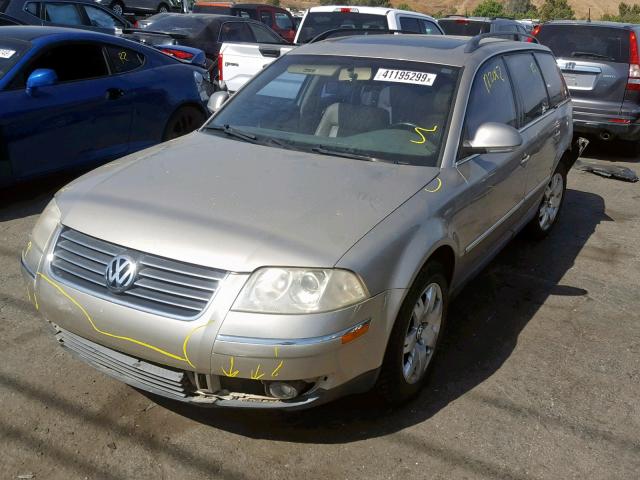 WVWCD63B95E011557 - 2005 VOLKSWAGEN PASSAT GLS GOLD photo 2