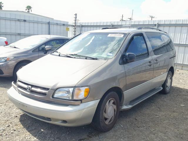 4T3ZF13C1XU093778 - 1999 TOYOTA SIENNA LE GOLD photo 2