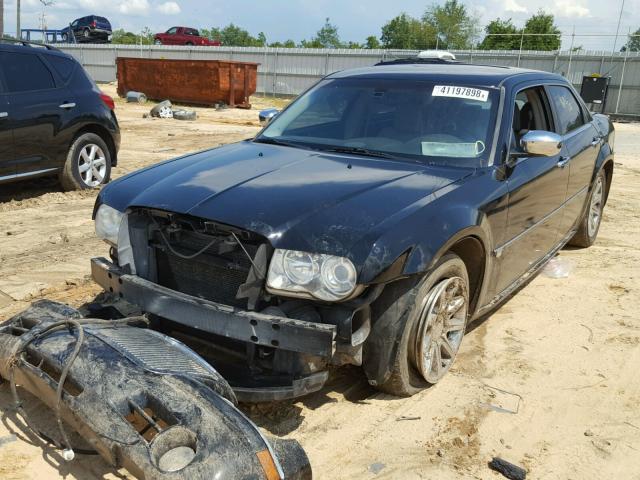 2C3AA63H35H530976 - 2005 CHRYSLER 300C BLACK photo 2