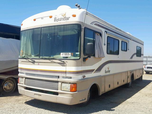 1GBLP37J5W3304221 - 1998 FLEETWOOD BOUNDER  TWO TONE photo 2