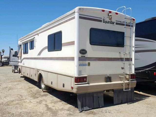 1GBLP37J5W3304221 - 1998 FLEETWOOD BOUNDER  TWO TONE photo 3