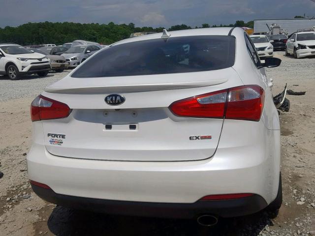 KNAFX4A84E5110929 - 2014 KIA FORTE EX WHITE photo 9