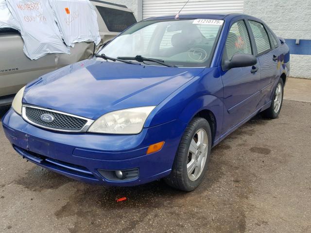 1FAFP34N35W205724 - 2005 FORD FOCUS ZX4 BLUE photo 2