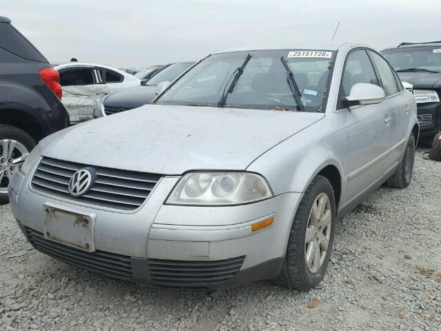 WVWMD63B94E227010 - 2004 VOLKSWAGEN PASSAT GL SILVER photo 2