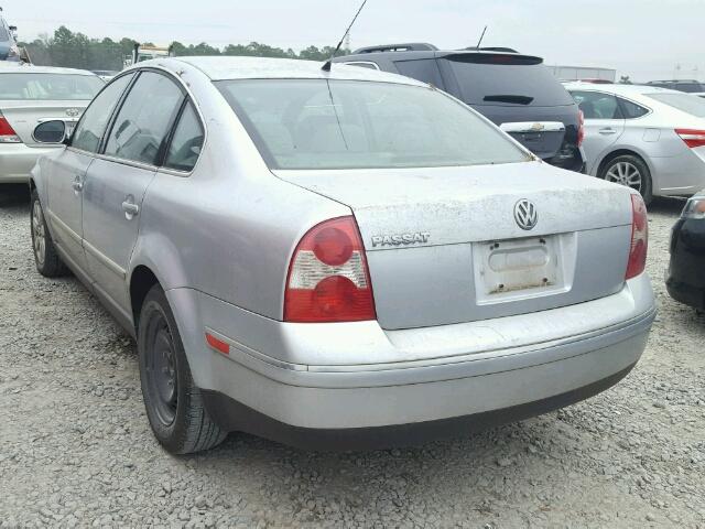 WVWMD63B94E227010 - 2004 VOLKSWAGEN PASSAT GL SILVER photo 3