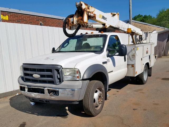 1FDAF56P15EB49446 - 2005 FORD F550 SUPER WHITE photo 2