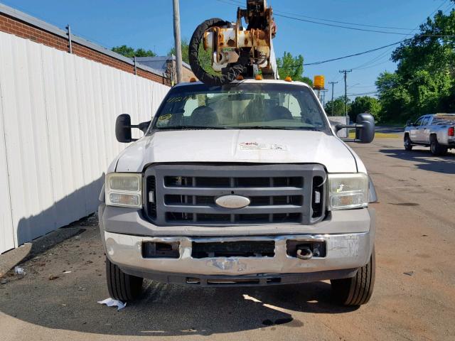 1FDAF56P15EB49446 - 2005 FORD F550 SUPER WHITE photo 9