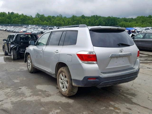 5TDBK3EH5BS074226 - 2011 TOYOTA HIGHLANDER SILVER photo 3