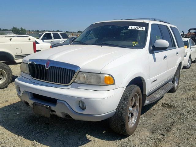 5LMPU28A2YLJ03094 - 2000 LINCOLN NAVIGATOR 白色 照片 2