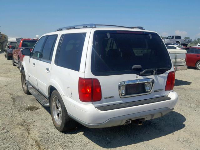 5LMPU28A2YLJ03094 - 2000 LINCOLN NAVIGATOR 白色 照片 3