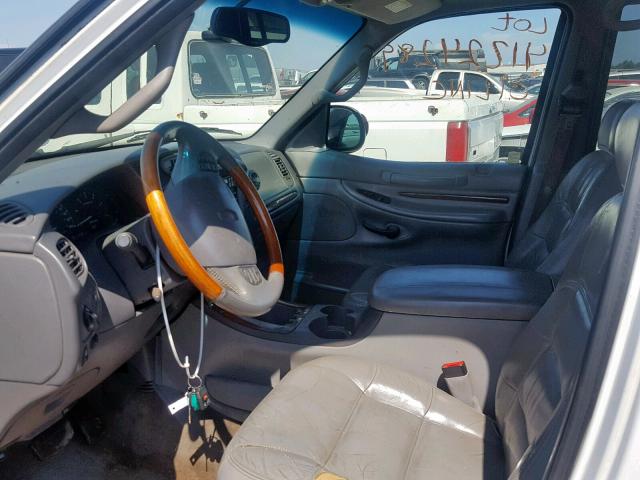 5LMPU28A2YLJ03094 - 2000 LINCOLN NAVIGATOR 白色 照片 5