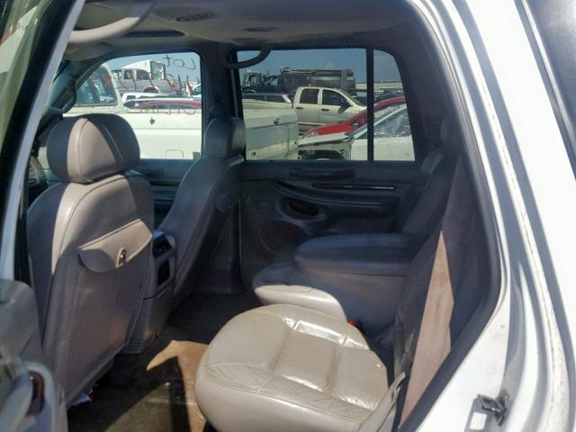 5LMPU28A2YLJ03094 - 2000 LINCOLN NAVIGATOR 白色 照片 6