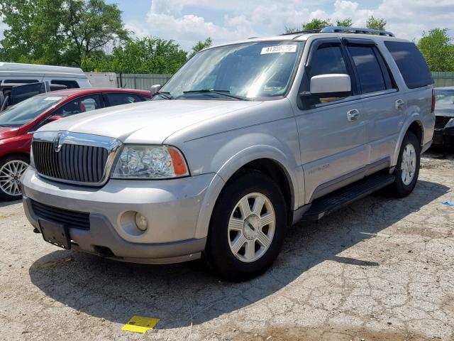 5LMFU28R34LJ18991 - 2004 LINCOLN NAVIGATOR 银色 照片 2
