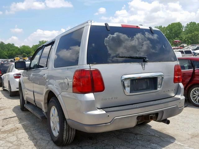5LMFU28R34LJ18991 - 2004 LINCOLN NAVIGATOR 银色 照片 3