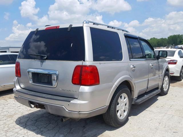 5LMFU28R34LJ18991 - 2004 LINCOLN NAVIGATOR 银色 照片 4
