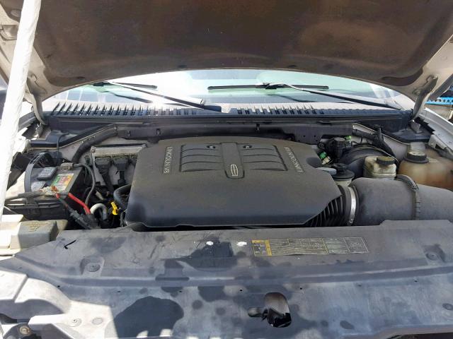 5LMFU28R34LJ18991 - 2004 LINCOLN NAVIGATOR 银色 照片 7