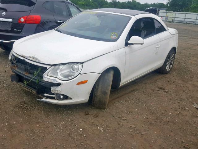 WVWDA71F57V040565 - 2007 VOLKSWAGEN EOS 2.0T S WHITE photo 2